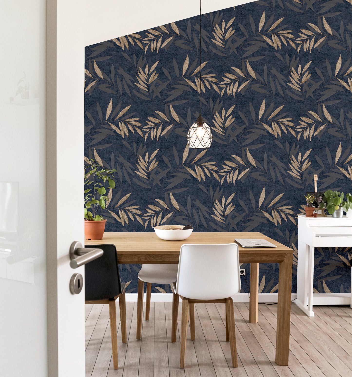 Luxury Leaf Navy Champagne sw6 Wallpaper