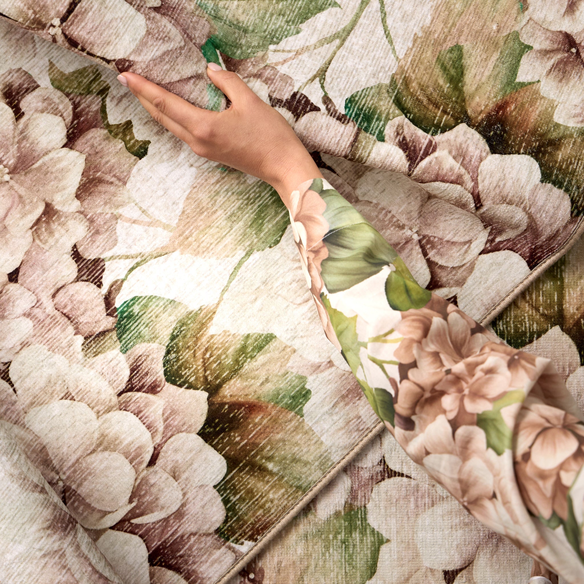 Hug Rug Eco-Washable Wild Hydrangea - handmade