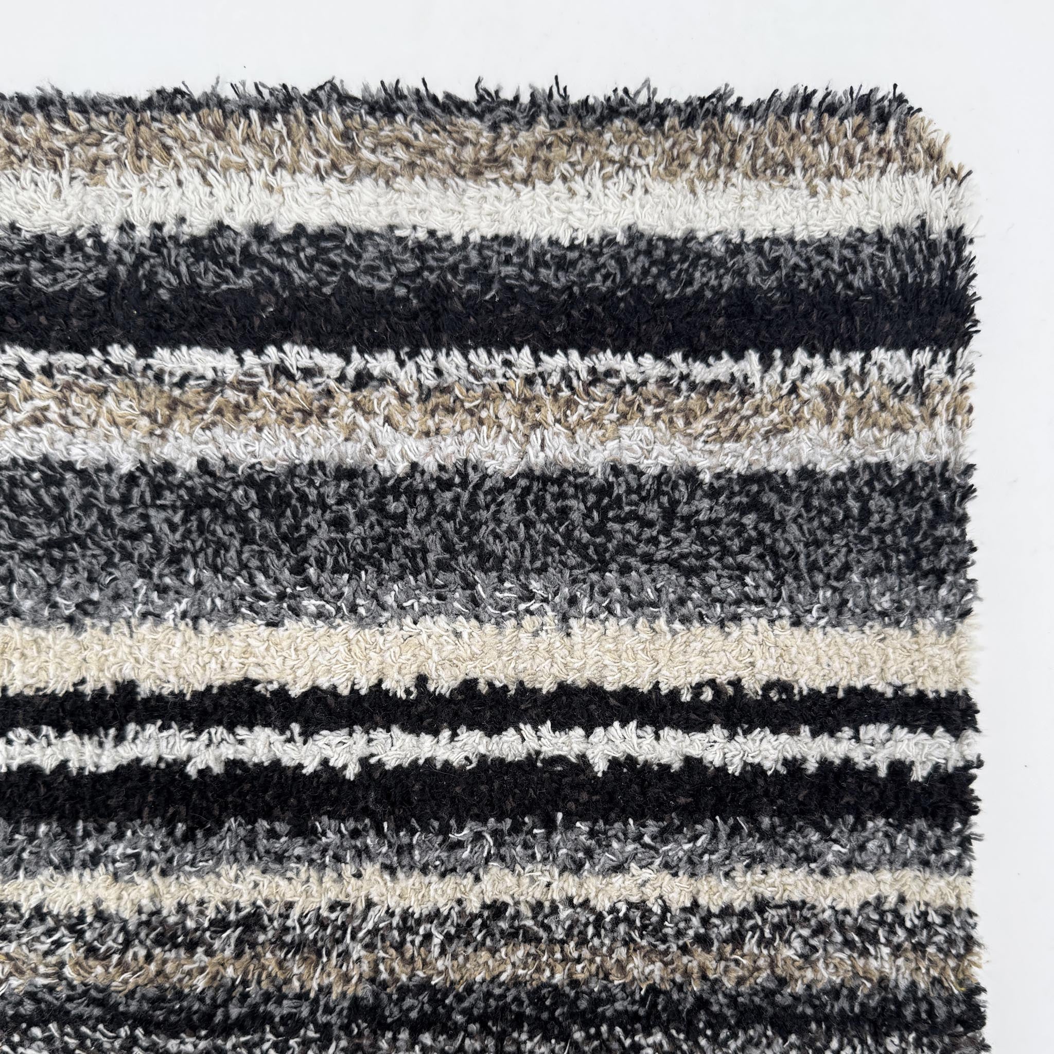 Hug Rug Plains Candy Monochrome - handmade