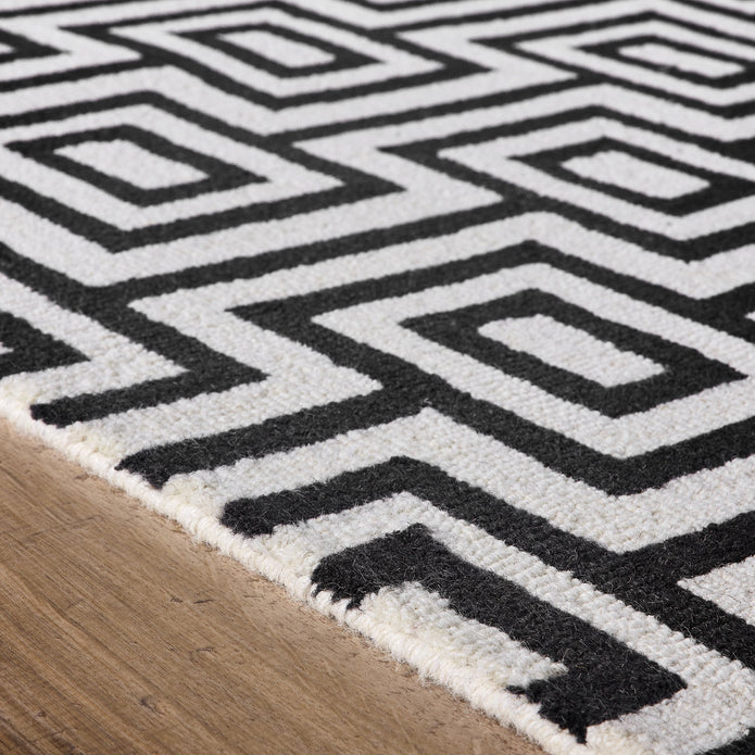 Origins Labyrinth Black/White - handmade