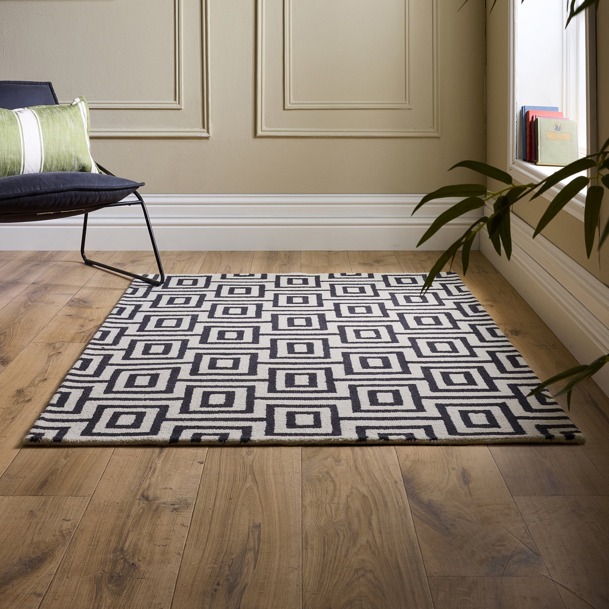 Origins Labyrinth Black/White - handmade